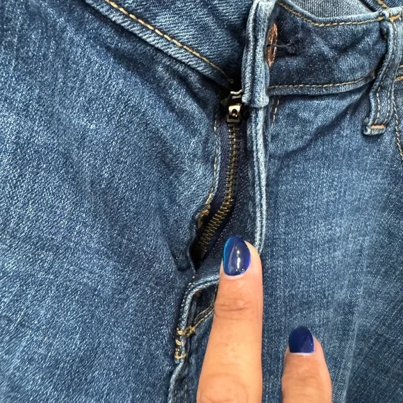 Old Navy Women's Straight Leg Blue Jeans - Picture 3 of 11